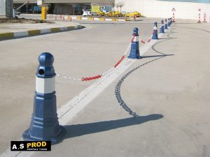 עמודי חסימה מפלסטיק גובה 50 עם שרשרת