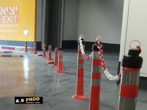 לולאה לשרשרת על עמודים גמישים בחניון