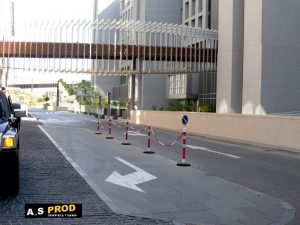 עמודי סימון ניידים גובה 100 ליצירת חיץ
