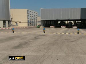 עמוד גמיש עם פאנל בשילוב פסי האטה