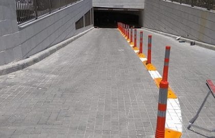 עמודי פלסטיק לחניה – שימושים ויתרונות